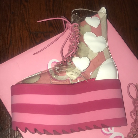 Shoes - Picture 4 of 8